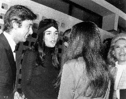 ROBERT EVANS, ALI MAGRAW