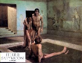 FELLINI SATYRICON (IT/FR 1969) MARTIN POTTER sitting, HYLETT