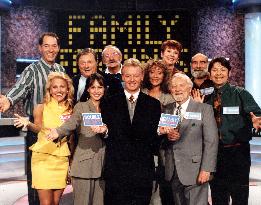 FAMILY FORTUNES (UK TV 1995)   LES DENNIS centre