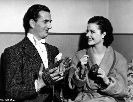 A GIRL MUST LIVE (BR1939) HUGH SINCLAIR AND  MARGARET LOCKWO