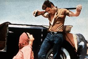 GIANT (US1956) ELIZABETH TAYLOR, JAMES DEAN