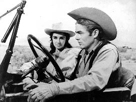 GIANT (US1956) ELIZABETH TAYLOR, JAMES DEAN