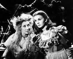 GREAT EXPECTATIONS (BR1946) L-R, MARTITA HUNT, JEAN SIMMONS