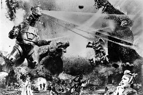 GODZILLA VS THE COSMIC MONSTER (JAP 1974) TOHO left to right