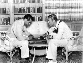 CARY GRANT, RANDOLPH SCOTT FLATMATES PLAYING BACKGAMMON