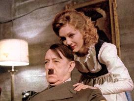 HITLER: THE LAST 10 DAYS (US1973) ALEC GUINNESS AS HITLER, D