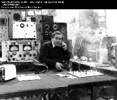 HANCOCK'S HALF HOUR THE RADIO HAM