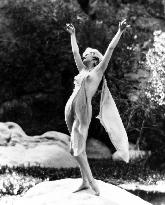 JEAN HARLOW PHOTOGRAPHED BY EDWIN BOWER HESSE IN 1929 FROM T
