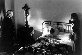 HARD TIMES (PORTUGAL 1988) JULIA BRITTON, 2nd left, as Luisa