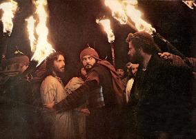 JESUS OF NAZARETH (UK/IT 1977) ROBERT POWELL, 2nd left, as J