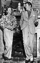 IDA LUPINO AND HER HUSBAND LOUIS HAYWARD AT HOME (early 1940