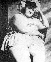 NELLIE LANE IN 1921 WEIGHING 642 LBS PICTURE FROM THE RONALD
