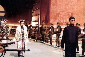 THE LAST EMPEROR (FR/HK/IT/UK 1987) JOAN CHEN (left), JOHN L