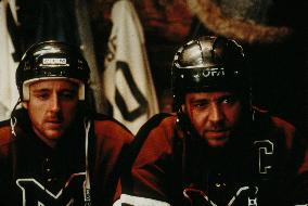 MYSTERY, ALASKA (CAN/US 1999) (right) RUSSELL CROWE HOLLYWOO