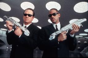 MEN IN BLACK 2 (US2002) TOMMY LEE JONES, WILL SMITH