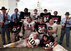 THE MEAN MACHINE (US1974) BURT REYNOLDS, CENTRE