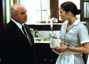 MAID IN MANHATTAN (US2003) BOB HOSKINS, JENNIFER LOPEZ