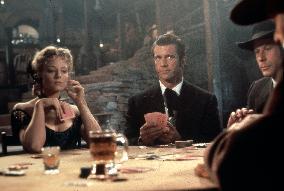 MAVERICK (US1994) JODIE FOSTER, MEL GIBSON GAMBLING POKER CA