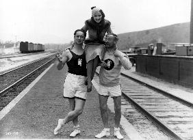 Million Dollar Legs (US1932) Susan Fleming, centre and  Andy
