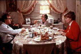 NEW YORK STORIES (US1989) WOODY ALLEN, MAE QUESTEL, MIA FARR