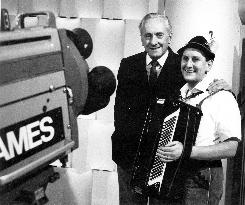 OPPORTUNITY KNOCKS (UK TV) HUGHIE GREEN with Billy Moore, 'v