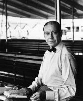 COLE PORTER PHOTO BY JEAN HOWARD FROM THE RONALD GRANT ARCHI