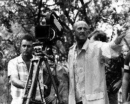 DIRECTOR MICHAEL POWELL IN AUSTRALIA ON LOCATION FOR AGE OF