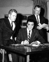 L-R VERNON PRESLEY, ELVIS PRESLEY AND MARK KING Elvis signin