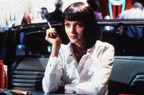 PULP FICTION (US1994) UMA THURMAN SMOKING: WOMEN