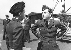 REACH FOR THE SKY (BR1956) KENNETH MORE