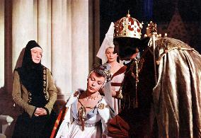 RICHARD III (BR1955) CLAIRE BLOOM AS THE LADY ANNE AND LAURE