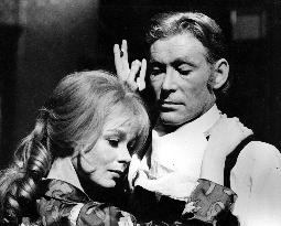 THE RULING CLASS (BR1972) CAROLYN SEYMOUR, PETER O'TOOLE