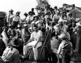 SHOW BOAT (US1936) PAUL ROBESON, CENTRE