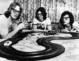 SLAPSHOT (US1977) SLOT CAR RACING