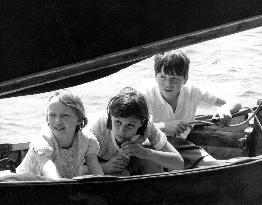 SWALLOWS AND AMAZONS