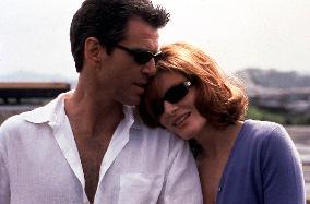 THE THOMAS CROWN AFFAIR (US1999) PIERCE BROSNAN, RENE RUSSO