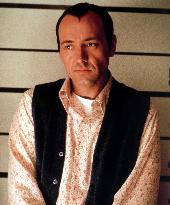 THE USUAL SUSPECTS (US1995) L-R, KEVIN SPACEY THE USUAL SUSP