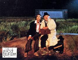 VOCE DELLA LUNA (IT/FR 1990) ROBERTO BENIGNI left