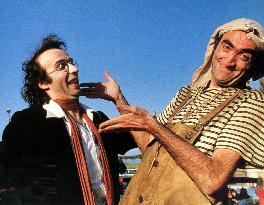 VOCE DELLA LUNA (IT/FR 1990) ROBERTO BENIGNI left