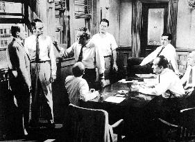 12 ANGRY MEN