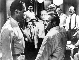 12 ANGRY MEN