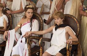 ALEXANDER (US/UK/GER/NDL 2004) ANGELINA JOLIE as Queen Olymp