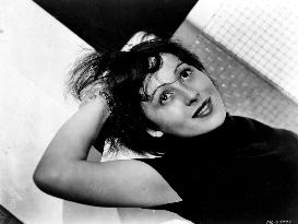 LUISE RAINER