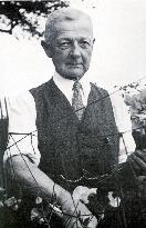 PERCY THROWER  (1913-1988)  PRESENTER OF GARDENING CLUB (195