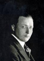 EINAR J BRUUN  silent film actor, later film director