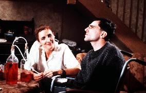 MY LEFT FOOT (IRE/UK 1989) Fiona Shaw and Daniel Day Lewis