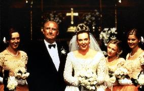 MURIEL'S WEDDING (FR/AUS 1994) BILL HUNTER, TONI COLLETTE  W