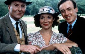 ALL CREATURES GREAT AND SMALL  ROBERT HARDY, CAROL DRINKWATE