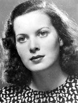Eighteen year old MAUREEN O'HARA in a portrait taken to publ