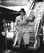 JOHN WAYNE arriving at London Airprot in 1951 for the premie